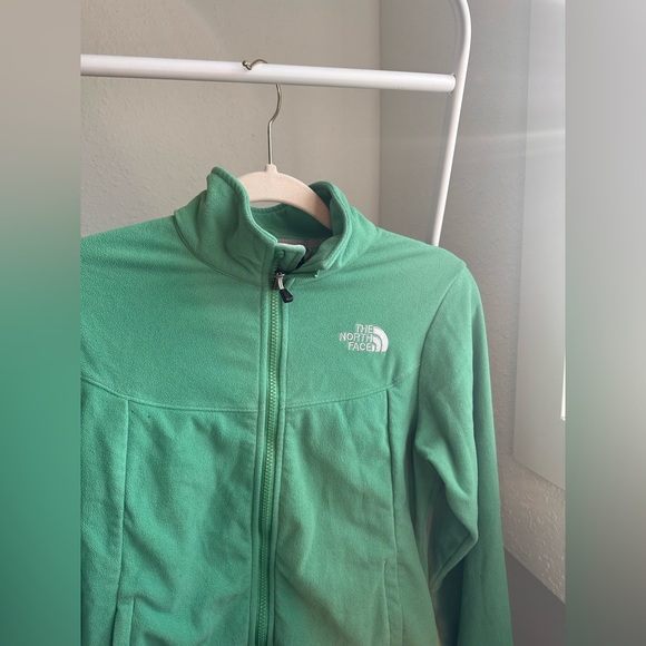 Women’s Small North Face Jacket - Picture 2 of 3